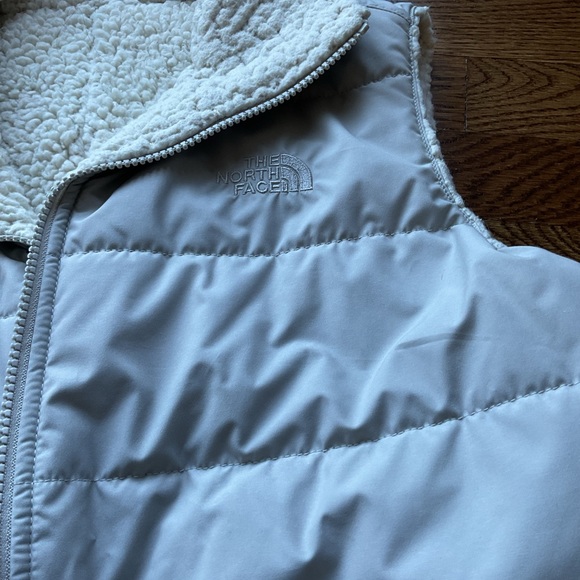 The north face reversible vest - Picture 2 of 11